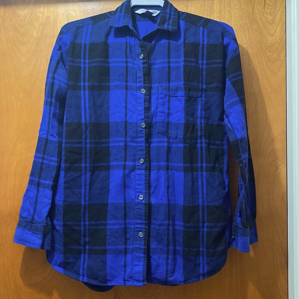 Old Navy Woman’s Navy and Black Plaid Shirt